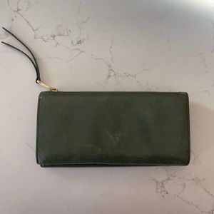 Hobo Wallet in Vintage Olive